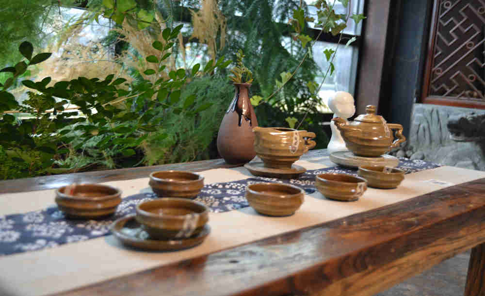 大宋定窯設(shè)計的土定醬釉茶具套裝，非常具有復(fù)古風(fēng).jpg