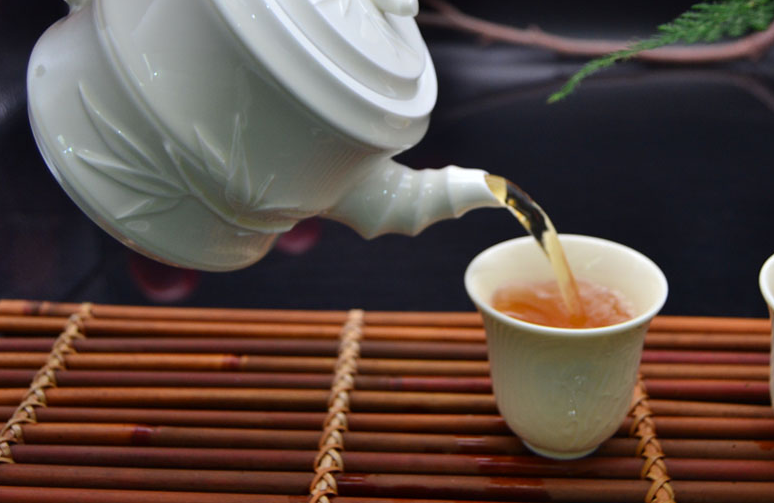 白瓷茶器上的茶漬怎么清洗？(圖2)