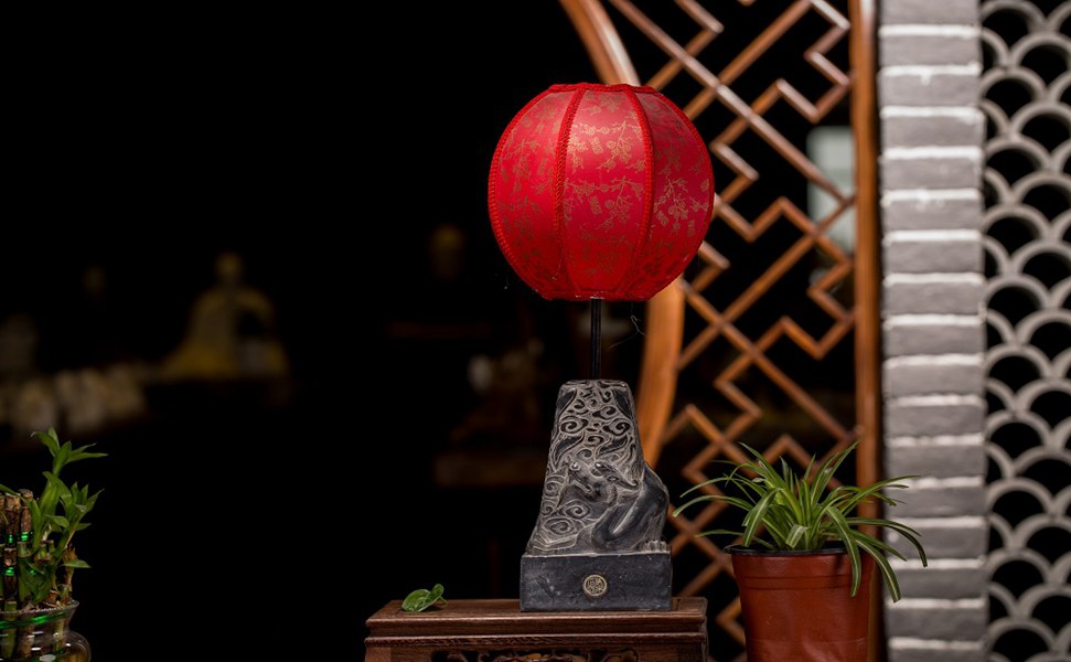 設(shè)計(jì)感十足的青龍臺(tái)燈，讓你的居室充滿藝術(shù)范